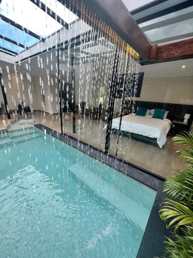ホテル Springhills Quito Airport タバベラ エクステリア 写真