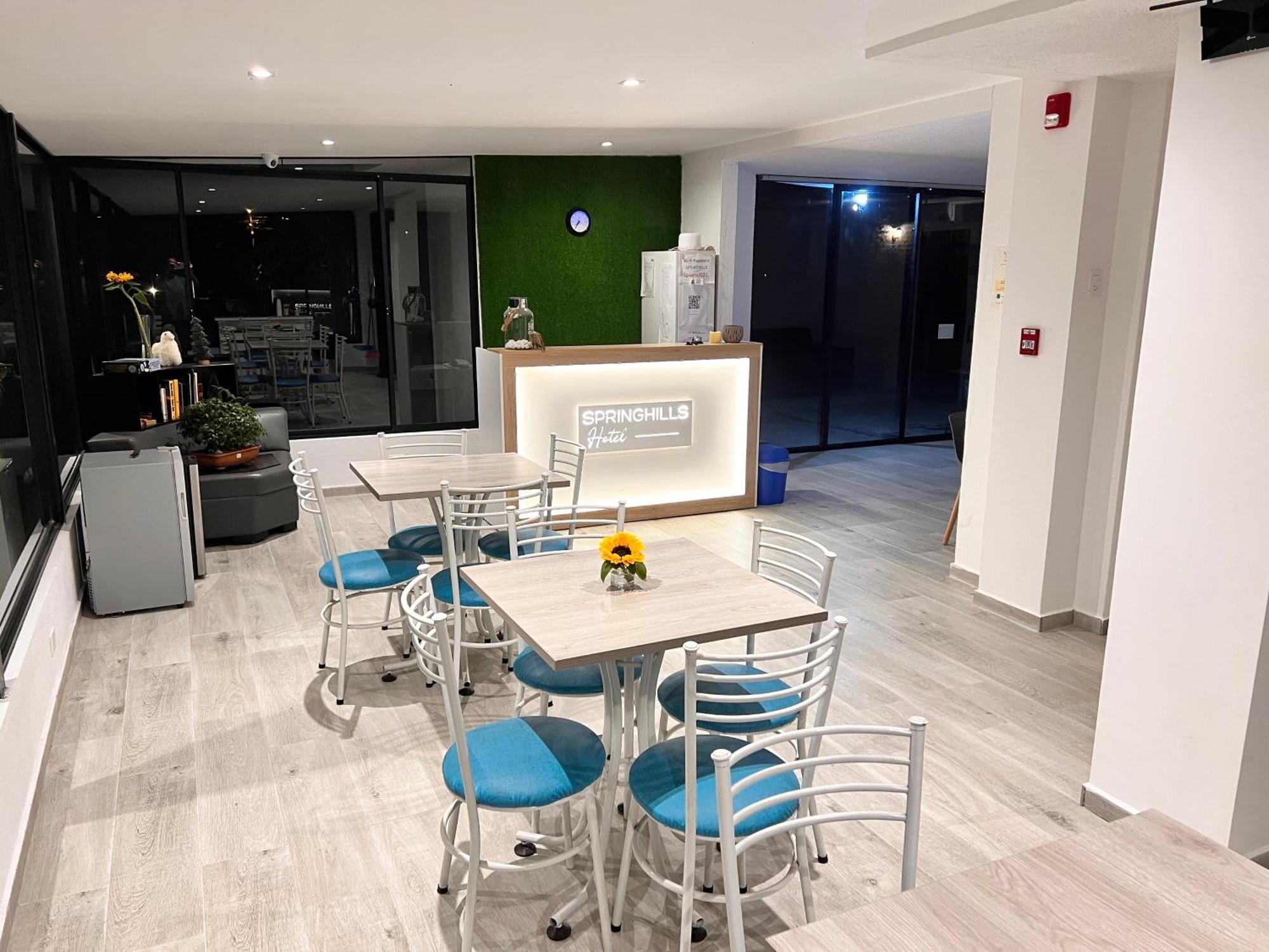 ホテル Springhills Quito Airport タバベラ エクステリア 写真
