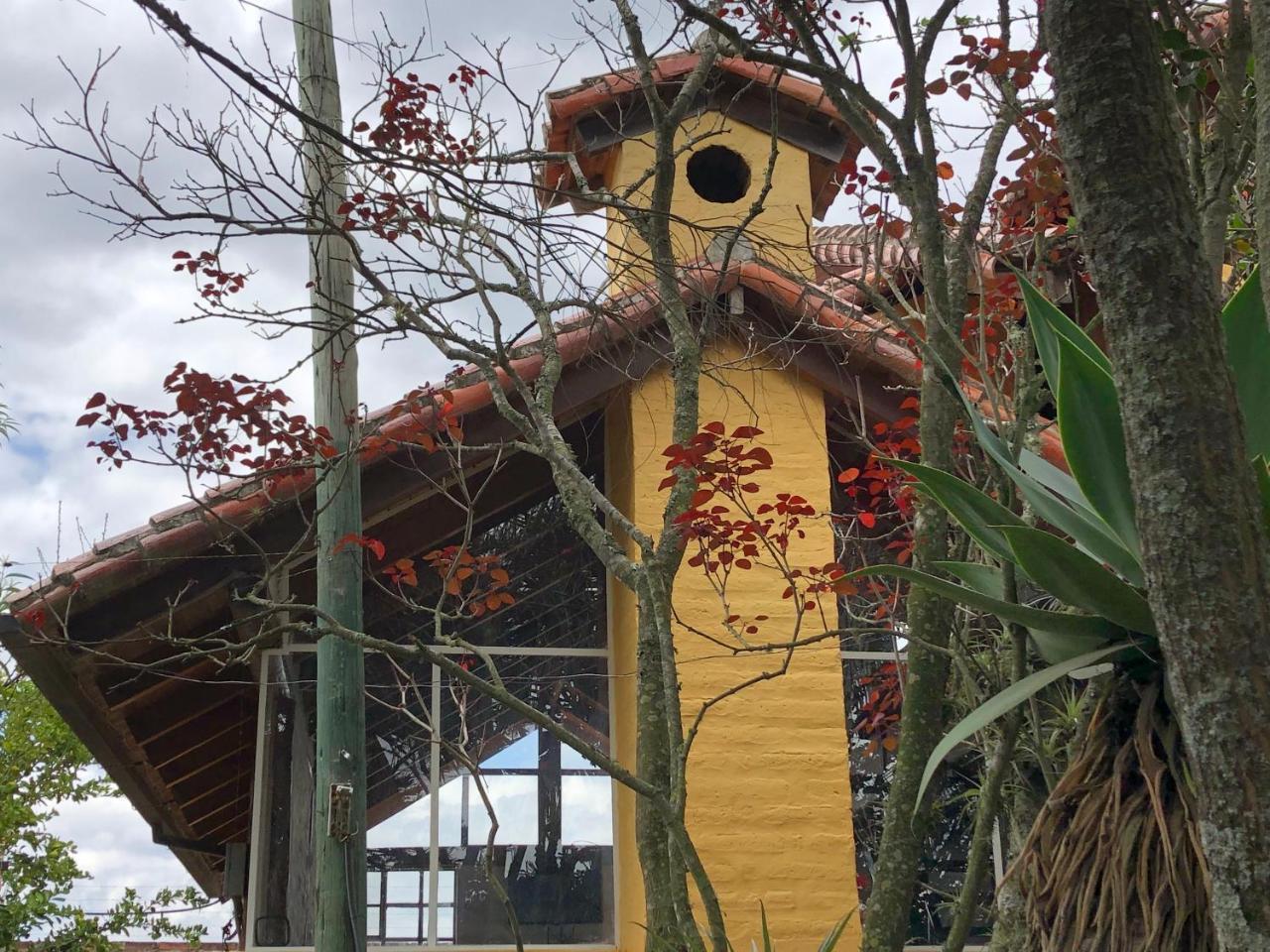 ホテル Springhills Quito Airport タバベラ エクステリア 写真
