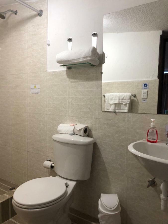 ホテル Springhills Quito Airport タバベラ エクステリア 写真