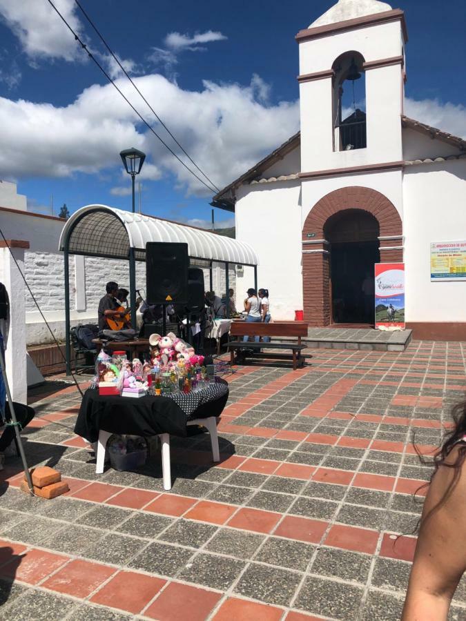 ホテル Springhills Quito Airport タバベラ エクステリア 写真